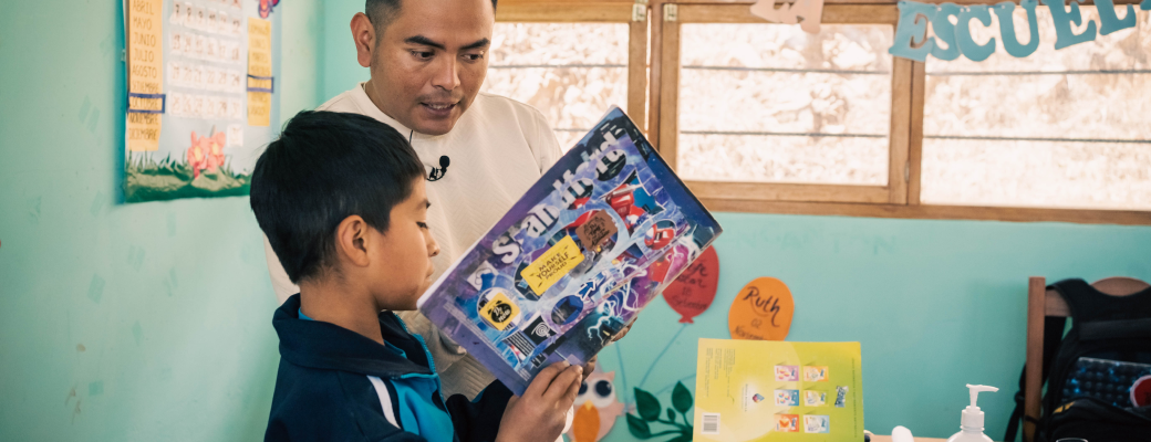 PEP providing literacy support to a student through the Enseña Peru Educational Program.